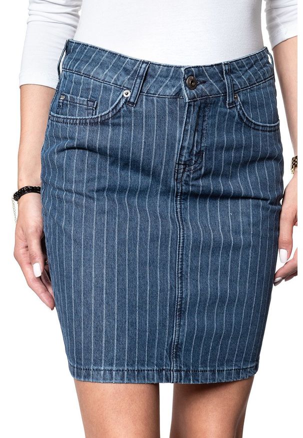 Mustang - SPÓDNICA JEANSOWA MUSTANG Laura Skirt 1008131 5000 880. Materiał: jeans. Wzór: paski