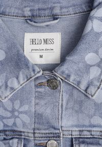 Born2be - Niebieska Krótka Kurtka Jeansowa z Bawełną i Wiskozą w Kwiatowy Wzór Neanelith. Okazja: na co dzień. Kolor: niebieski. Materiał: jeans, wiskoza, bawełna. Długość: krótkie. Wzór: kwiaty. Styl: casual, elegancki #6