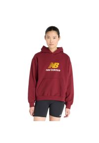 Bluza damska New Balance WT51501MHB - bordowa. Okazja: na co dzień. Kolor: czerwony. Materiał: bawełna, materiał, prążkowany, dresówka. Styl: klasyczny, casual