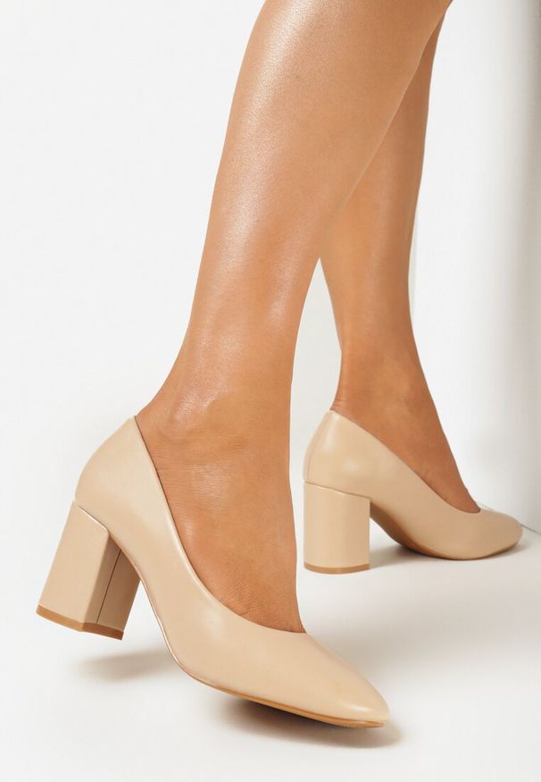 Born2be - Beżowe Czółenka na Słupku Isan. Okazja: na co dzień. Kolor: beżowy. Materiał: jeans. Obcas: na słupku. Styl: casual, elegancki, klasyczny. Wysokość obcasa: średni