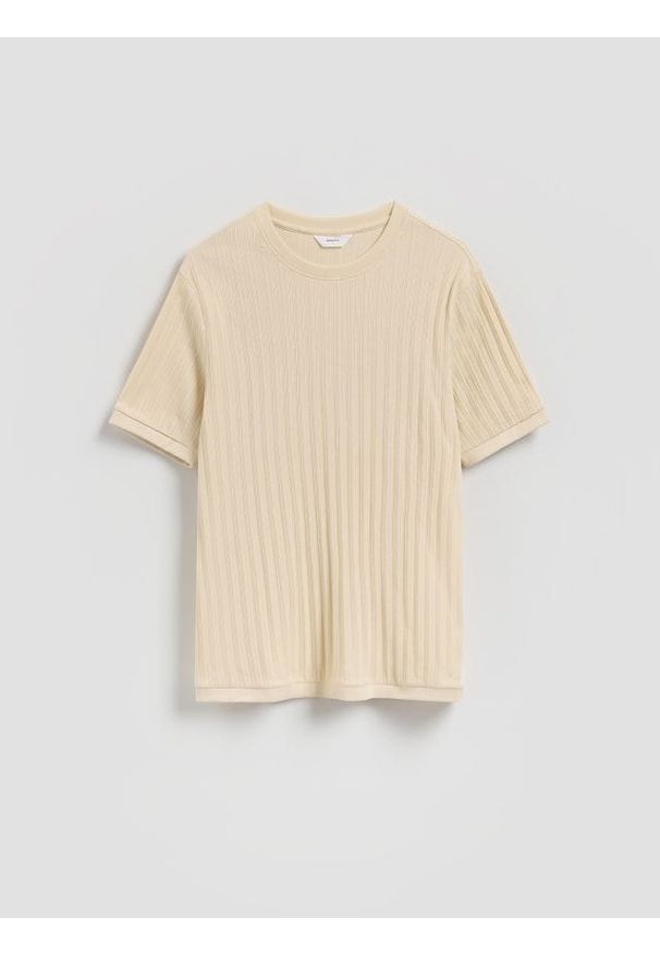 Reserved - Strukturalny t-shirt regular fit - beżowy. Kolor: beżowy. Materiał: dzianina