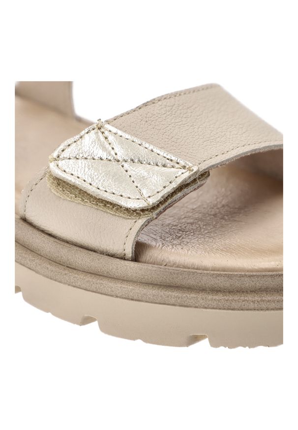 Beżowe Sandały Armodo Modne Obuwie Damskie. Okazja: na co dzień. Zapięcie: rzepy. Kolor: beżowy. Materiał: skóra. Sezon: wiosna, lato. Styl: casual, elegancki