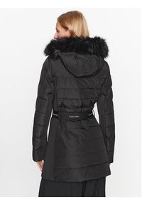 Calvin Klein Płaszcz zimowy K20K206977 Czarny Regular Fit. Kolor: czarny. Materiał: syntetyk. Sezon: zima