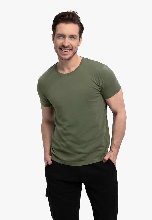Volcano - Bawełniana koszulka T-BASIC. Kolekcja: plus size. Materiał: bawełna. Długość rękawa: krótki rękaw. Długość: krótkie. Styl: klasyczny
