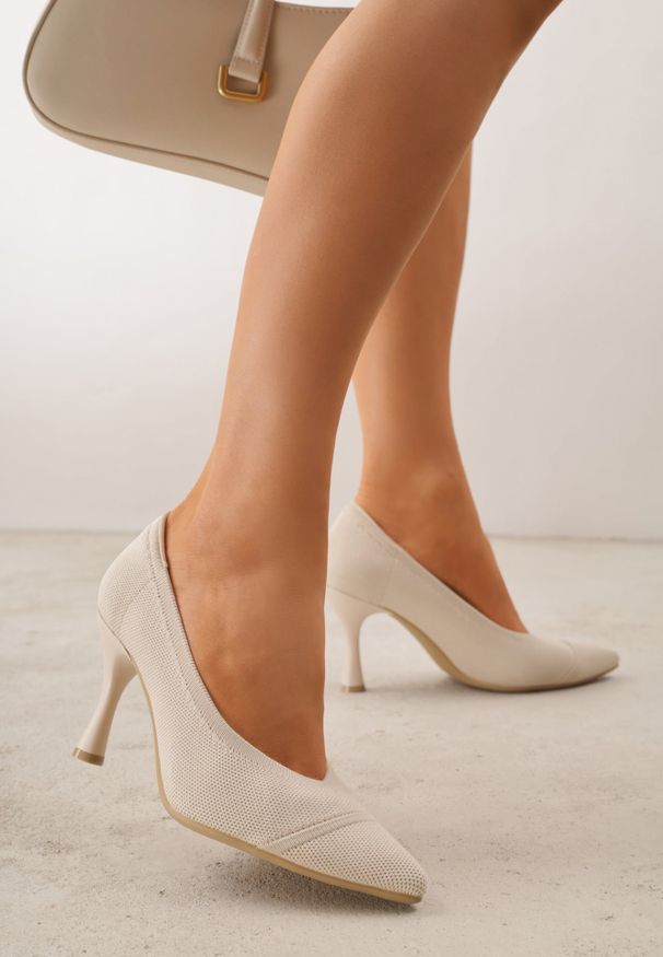 Renee - Beżowe Dzianinowe Szpilki VICES z Wkładką Soft-Pillow i Miękkim Zapiętkiem Thene. Nosek buta: szpiczasty. Kolor: beżowy. Materiał: dzianina. Szerokość cholewki: normalna. Obcas: na szpilce. Styl: klasyczny. Wysokość obcasa: średni