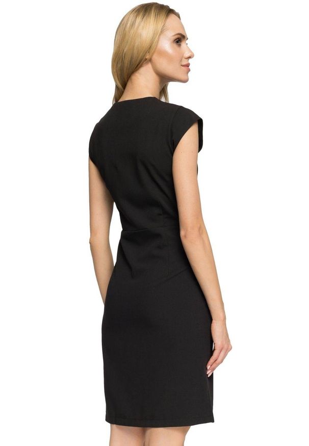 Style - Prosta dopasowana sukienka z ozdobnym zamkiem. Okazja: do pracy, na uczelnię, na co dzień. Materiał: materiał. Długość rękawa: bez rękawów. Typ sukienki: proste. Styl: casual