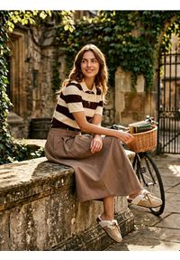 Sinsay - Rozkloszowana spódnica midi z paskiem - brązowy. Kolor: brązowy #1