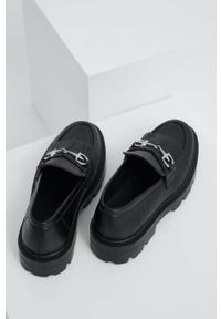 Answear Lab mokasyny damskie kolor czarny na platformie. Nosek buta: okrągły. Kolor: czarny. Obcas: na platformie. Styl: wakacyjny #4