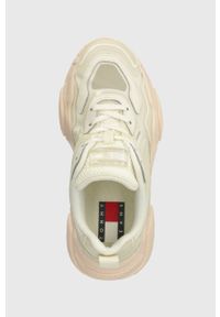 Tommy Jeans sneakersy TJW CHUNKY RUNNER kolor beżowy EN0EN02190. Nosek buta: okrągły. Zapięcie: sznurówki. Kolor: beżowy. Materiał: guma. Obcas: na platformie #3