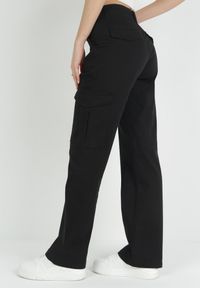 Born2be - Czarne Spodnie Cargo z Szeroką Nogawką i Wysokim Stanem Naifah. Stan: podwyższony. Kolor: czarny. Materiał: materiał. Wzór: gładki, aplikacja #6