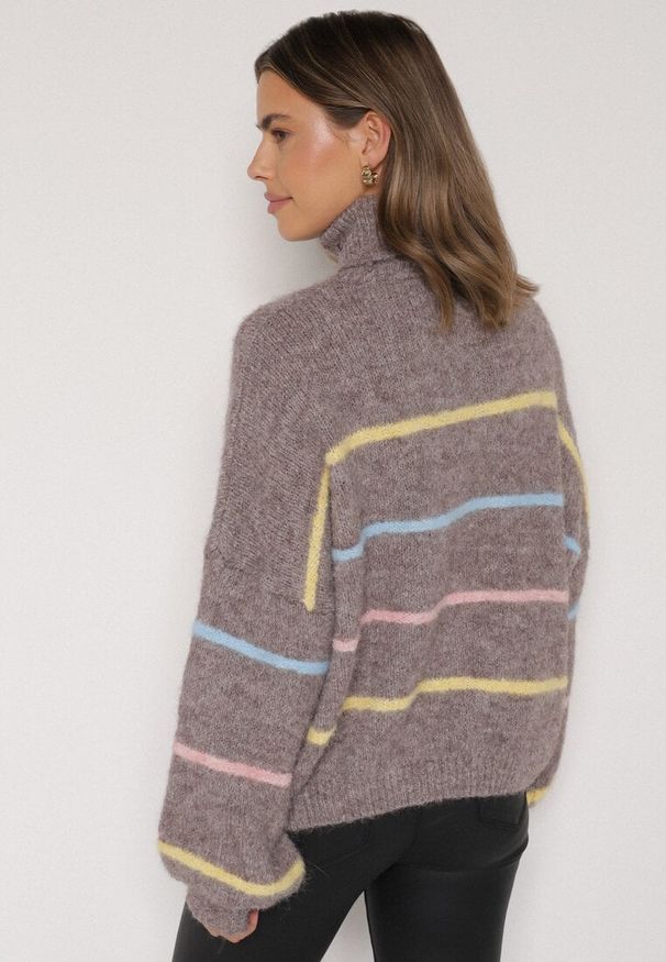 Born2be - Beżowy Golf z Wełną Ozdobiony Paskami Reisorria. Okazja: na spacer, na co dzień. Typ kołnierza: golf. Kolor: beżowy. Materiał: wełna. Wzór: aplikacja. Styl: casual