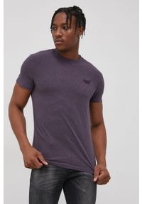 Superdry T-shirt bawełniany kolor fioletowy gładki. Okazja: na co dzień. Kolor: fioletowy. Materiał: bawełna. Wzór: gładki. Styl: casual