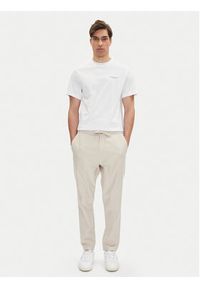 Mustang T-Shirt Akron 1016284 Biały Relaxed Fit. Kolor: biały. Materiał: bawełna #5