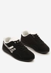 Renee - Czarne Sneakersy z Geometrycznym Motywem w Zeberkę Arpolia. Okazja: na co dzień. Kolor: czarny. Materiał: jeans. Wzór: geometria #6