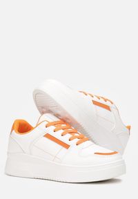 Born2be - Biało-Pomarańczowe Sneakersy Sznurowane na Grubej Podeszwie Meandedi. Wysokość cholewki: przed kostkę. Kolor: biały. Materiał: materiał. Szerokość cholewki: normalna. Wzór: aplikacja #2