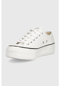 Levi's® - Levi's tenisówki dziecięce kolor biały. Okazja: na spotkanie biznesowe. Nosek buta: okrągły. Kolor: biały. Materiał: włókno. Obcas: na platformie. Styl: biznesowy #4