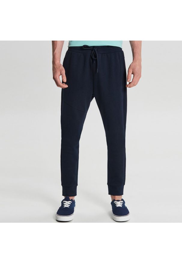 Cropp - Dresowe spodnie jogger - Granatowy. Kolor: niebieski. Materiał: dresówka