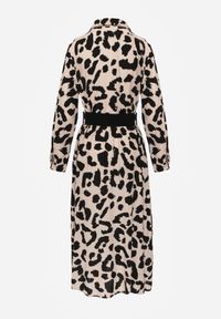 Born2be - Beżowo-Czarna Sukienka Koszulowa w Cętki z Paskiem Kalandra. Okazja: na spotkanie biznesowe. Typ kołnierza: dekolt w kształcie V. Kolor: beżowy. Materiał: wiskoza, materiał. Długość rękawa: długi rękaw. Typ sukienki: koszulowe. Styl: biznesowy #6