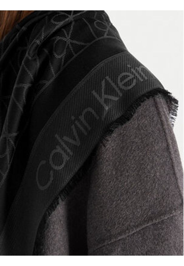 Calvin Klein Szal Emblem Aop Tonal LV04D8063G Czarny. Kolor: czarny. Materiał: wiskoza