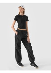 4f - 4F Spodnie parachute joggery dziewczęce - czarne 122 (6-7 lat). Okazja: na co dzień. Kolor: czarny. Materiał: materiał, syntetyk, tkanina. Sezon: lato. Styl: sportowy, casual #1