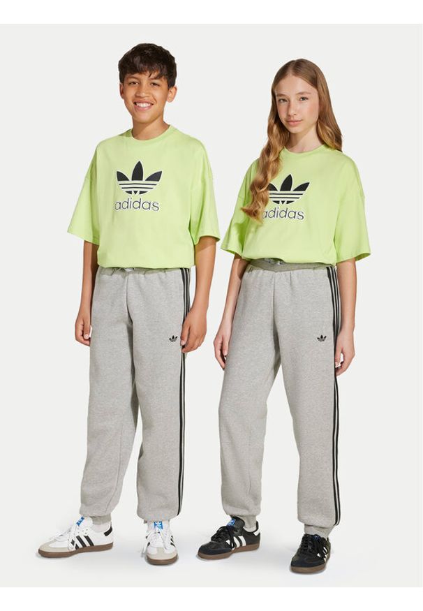 Adidas - adidas Spodnie dresowe 3-Stripes JW1090 Szary Loose Fit. Kolor: szary. Materiał: bawełna