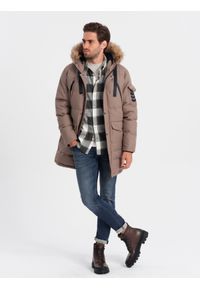 Ombre Clothing - Kurtka męska parka zimowa - jasnobrązowa V6 OM-JALJ-0132 - M. Kolor: brązowy. Materiał: poliester, futro. Długość: długie. Wzór: aplikacja. Sezon: zima #5