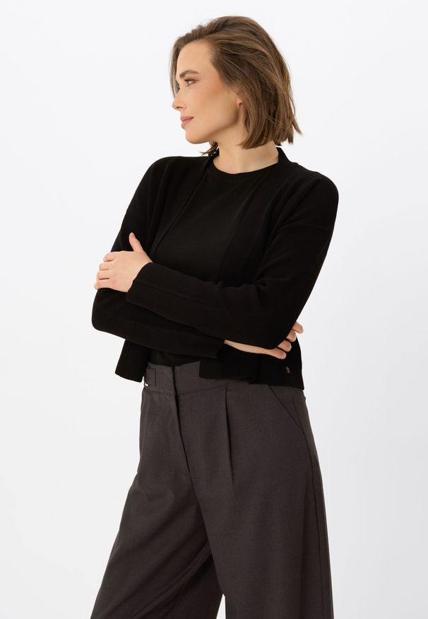 Volcano - Krótki kardigan S-MIGA. Typ kołnierza: dekolt w kształcie V. Materiał: wiskoza, materiał. Długość: krótkie. Wzór: prążki. Styl: klasyczny