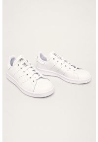 adidas Originals - Buty dziecięce Stan Smith. Nosek buta: okrągły. Zapięcie: sznurówki. Kolor: biały. Materiał: syntetyk, skóra, materiał, guma. Szerokość cholewki: normalna. Model: Adidas Stan Smith #2