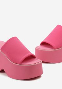 Renee - Różowe Klapki na Wysokiej Platformie z Koturnem Glimris. Kolor: różowy. Materiał: jeans. Obcas: na koturnie #5