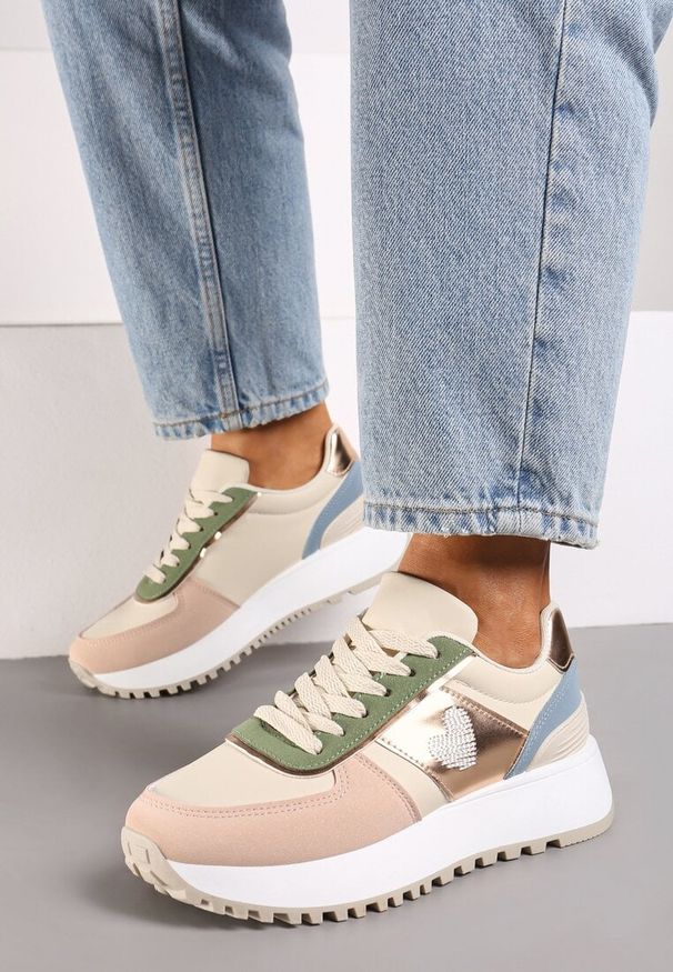 Born2be - Beżowo-Różowe Sneakersy na Piankowej Platformie z Serduszkiem Timava. Nosek buta: okrągły. Zapięcie: sznurówki. Kolor: beżowy. Obcas: na platformie. Wysokość obcasa: niski