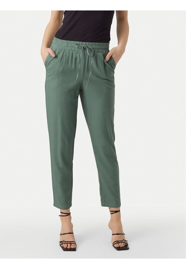 Vero Moda Spodnie materiałowe Jesmilo 10279691 Zielony Regular Fit. Kolor: zielony. Materiał: wiskoza, len