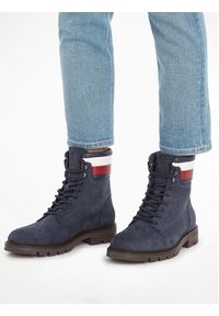 TOMMY HILFIGER - Tommy Hilfiger Trapery Corporate Hilfiger Nubuck Boot FM0FM04801 Niebieski. Kolor: niebieski. Materiał: skóra