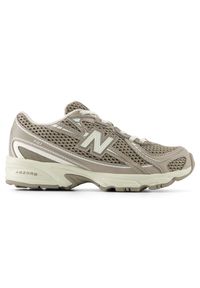 Buty dziecięce New Balance PZ740SA – brązowe. Kolor: brązowy. Materiał: materiał, syntetyk. Szerokość cholewki: normalna. Sezon: lato. Sport: turystyka piesza #1