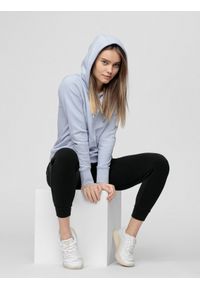 4f - Bluza damska. Okazja: na co dzień. Typ kołnierza: kaptur. Kolor: niebieski. Materiał: bawełna, dzianina. Styl: casual #1