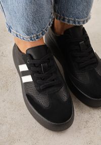Born2be - Czarne Skórzane Sneakersy na Grubej Podeszwie Ozdobione Paskami i Perforacją Wiefia. Okazja: na co dzień. Zapięcie: pasek. Kolor: czarny. Materiał: skóra. Wzór: aplikacja #5