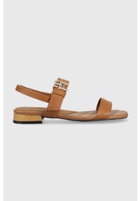 TOMMY HILFIGER - Tommy Hilfiger sandały skórzane HARDWARE FLAT SANDAL damskie kolor brązowy FW0FW07094. Kolor: brązowy. Materiał: skóra. Wzór: gładki