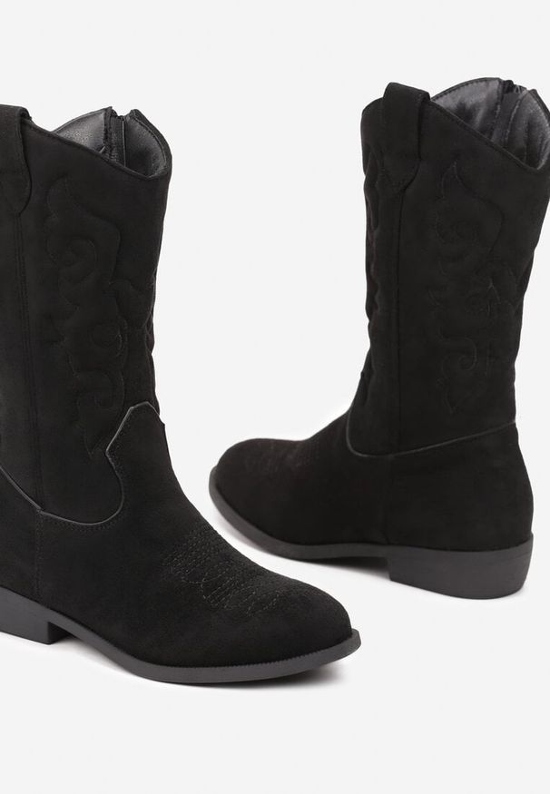 Born2be - Czarne Kozaki Kowbojki na Płaskiej Podeszwie Ozdobione Tłoczeniem Niathalie. Okazja: na uczelnię. Kolor: czarny. Materiał: jeans. Wzór: aplikacja. Styl: młodzieżowy, klasyczny