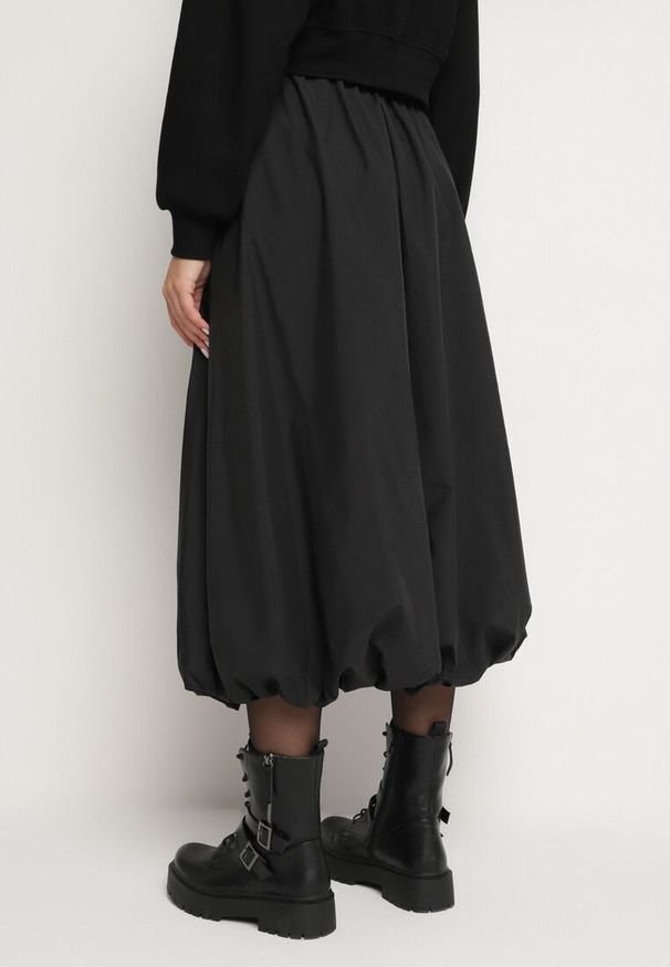 Born2be - Czarna Spódnica Bombka z Jeansową Wstawką i Kieszeniami Ansaella. Kolor: czarny. Materiał: jeans. Styl: elegancki