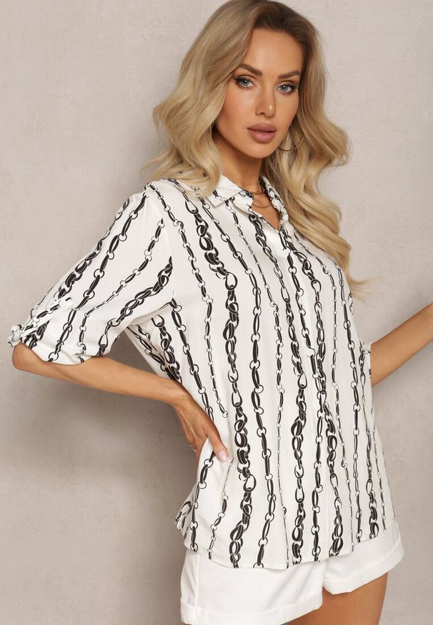 Renee - Biała Koszula we Wzór w Łańcuchy z Bawełny i Wiskozy Brilenia. Okazja: na co dzień, na spotkanie biznesowe. Typ kołnierza: kołnierzyk klasyczny, dekolt w kształcie V. Kolor: biały. Materiał: bawełna, wiskoza. Styl: klasyczny, casual, elegancki, biznesowy