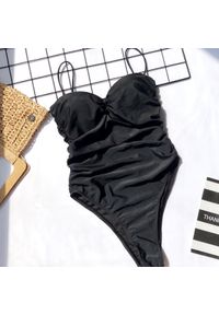 Intica - Strój kąpielowy z cienkimi ramiączkami na plażę i basen Tahmina. Kolor: czarny. Materiał: materiał