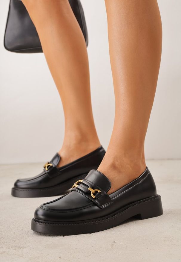 Renee - Czarne Eleganckie Mokasyny VICES z Aplikacją i Wkładką ze Skóry Naturalnej Arinatta. Kolor: czarny. Materiał: skóra. Wzór: aplikacja. Styl: elegancki