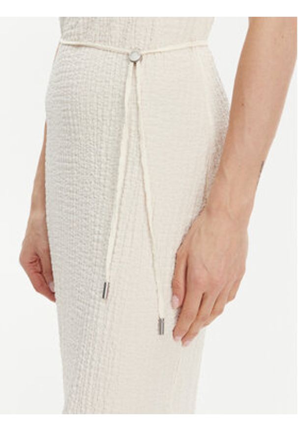 Calvin Klein Sukienka letnia K20K208304 Écru Slim Fit. Materiał: syntetyk. Sezon: lato