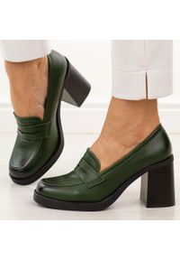 Zielone mokasyny damskie na słupku M.Daszyński 2461-7. Okazja: na co dzień. Kolor: zielony. Materiał: skóra. Obcas: na słupku. Styl: casual, elegancki, klasyczny #1
