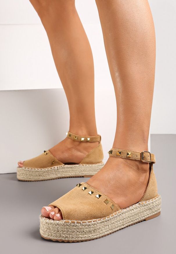 Renee - Brązowe Sandały Espadryle na Platformie z Plecionką Ozdobione Ćwiekami Salphie. Nosek buta: otwarty. Kolor: brązowy. Wzór: aplikacja. Obcas: na platformie. Styl: klasyczny