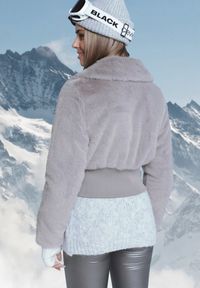 Born2be - Szara Krótka Futrzana Kurtka z Elastycznym Ściągaczem i Kołnierzem Semaline. Kolor: szary. Materiał: futro. Długość: krótkie. Sezon: zima. Styl: elegancki #5