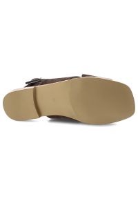 Sandały damskie S.Barski, cholewka ze skóry naturalnej zamszowej zapinane na sprzączkę, brązowe, JC61-1001. Zapięcie: sprzączka. Kolor: brązowy. Materiał: skóra, zamsz #6