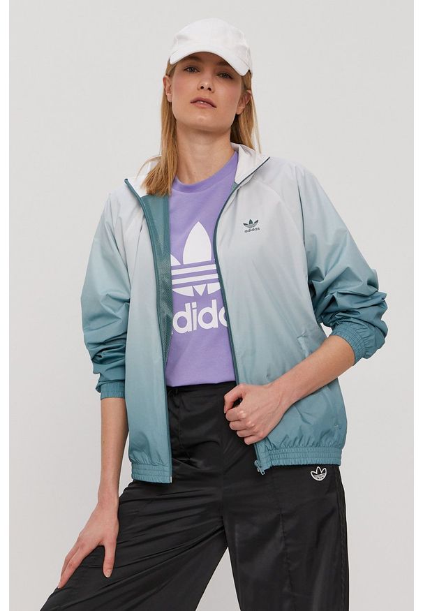 adidas Originals Kurtka damska kolor zielony przejściowa. Okazja: na co dzień. Kolor: zielony. Materiał: materiał. Długość rękawa: raglanowy rękaw. Styl: casual
