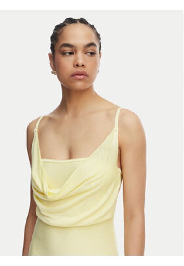 Guess Sukienka koktajlowa W6GK83 Z0686 Żółty Slim Fit. Kolor: żółty. Materiał: wiskoza. Styl: wizytowy