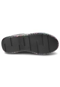 Czarne Sneakersy Filippo Modne Obuwie Damskie Na Kolorowej Platformie. Okazja: na co dzień. Zapięcie: sznurówki. Kolor: czarny. Materiał: skóra, jeans. Wzór: kolorowy. Obcas: na platformie. Styl: elegancki, casual