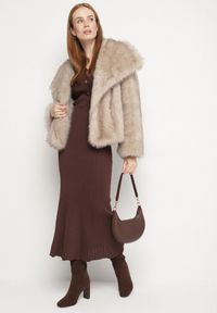 Born2be - Brązowa Dzianinowa Sukienka z Wiskozą o Taliowanym Kroju z Guzikami Fenallea. Okazja: do pracy, na spotkanie biznesowe. Kolor: brązowy. Materiał: wiskoza, dzianina. Styl: biznesowy, elegancki #5